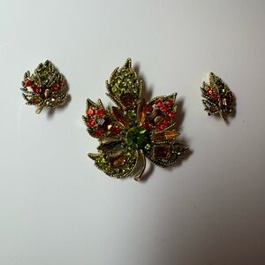Vintage Fall Leaf Elegant Gold and Green Brooch/Pun and Clip on earring set
